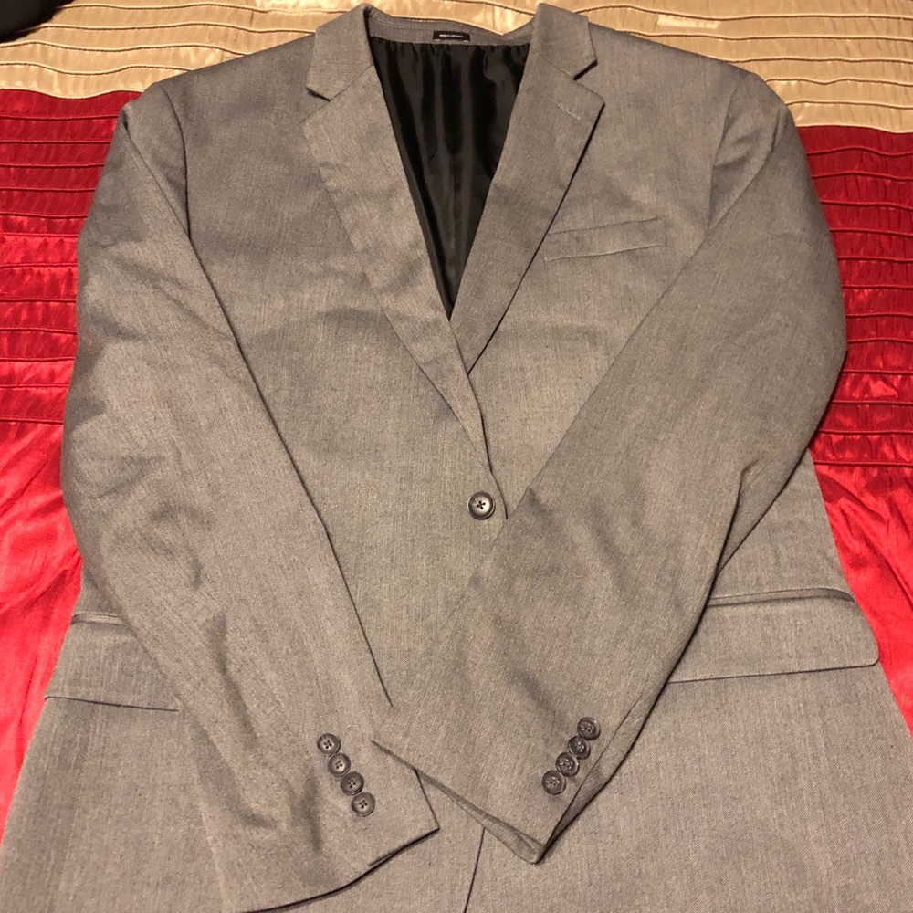 Grey JF J. Ferrar suit. Mint condition!